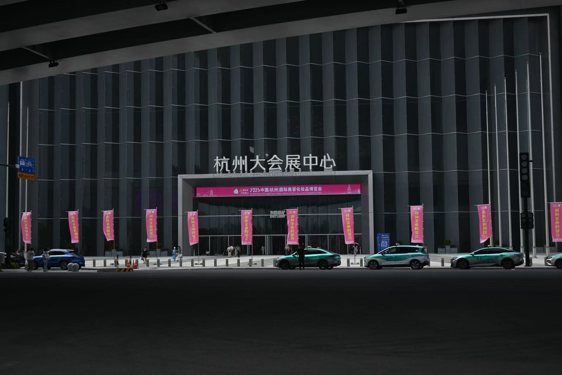 Инновационный дизайн, создание будущего: наша компания блестяще выступила на выставке Hangzhou Beauty Expo 2025